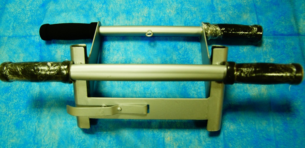 Изображение передвижной стальной каретки отдельно от доски евминова с оборотной стороны