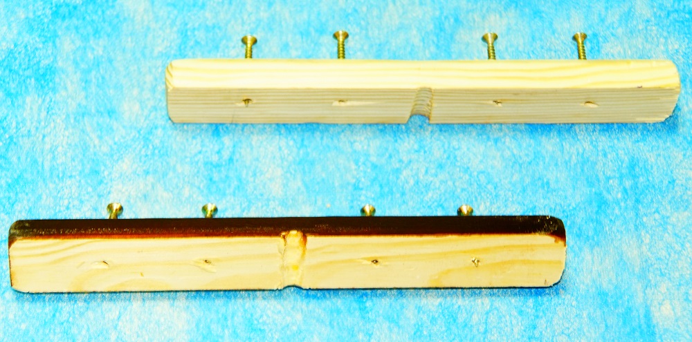 Специальные планки изготовлены из сосны для фиксации каната профилактора-доски евминова.